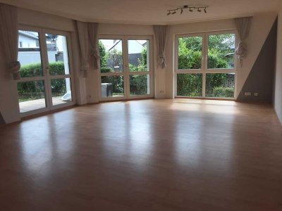 Große 3-Zimmer-Wohnung mit Terrasse in zentraler Lage