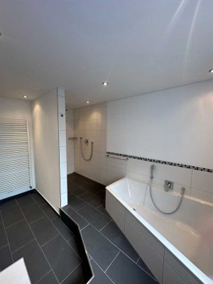 Freundliche 2 Raum-Wohnung mit begehbarer Dusche und Einbauküche (o. Elektrogeräte) in Egelsbach