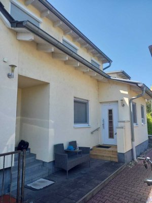 Doppelhaushälfte mit Einliegerwohnung in ruhiger Wohnlage