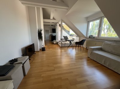 ? Lichtdurchflutete 3-Zimmer-Dachgeschosswohnung mit Süd-Loggia, Stellplatz & Einbauküche – Bezug ab 01.01.2026 möglich!