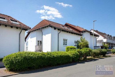naturnah gelegen: Moderne 2-Zimmer-Wohnung mit Balkon und TG-Stellplatz in gepflegter Umgebung