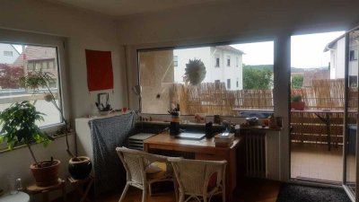 2 Zimmer einer 2er Wohngemeinschaft mit Balkon und Einbauküche in Friolzheim
