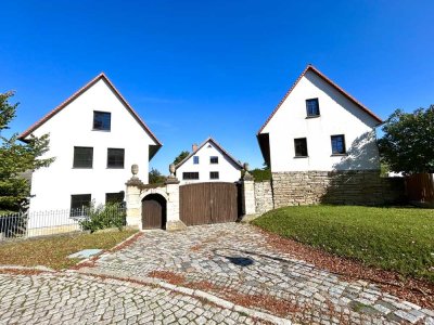 Charaktervoll sanierter Dreiseitenhof mit vielseitigen Wohn- und Gewerbemöglichkeiten - Ihr Traum im