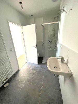 Top renoviertes 1-Zimmer-Dachgeschoss -Stellplatz möglich