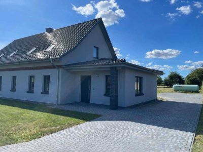 Erstbezug nach Sanierung: Schöne, großzügige Doppelhaushälfte in Grimmen