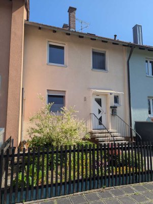 Erstbezug nach Sanierung:  4-Zimmer-Reihenhaus mit EBK in Nürnberg Gebersdorf