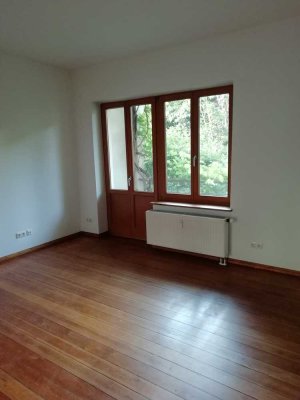 Attraktive 3-Zimmer-Hochparterre-Wohnung mit Balkon in Rostock