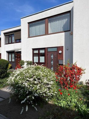 Sehr gut angelegtes Reihenhaus in Ruhelage mit Gemeinschaftspool