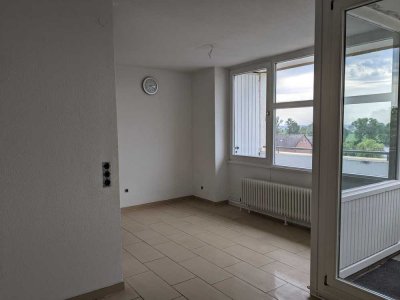 Großzügige, helle 3-Zi. Blick ins Grüne, Loggia, EBK Schwimmbad & Sauna