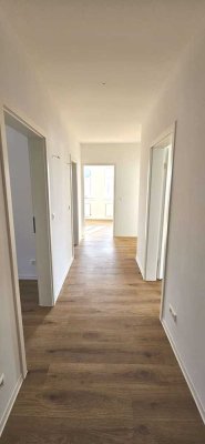 Renoviert, 3 Zimmer Wohnung mit  Gartengrundstück , Denkmalschutz, Stellplatz