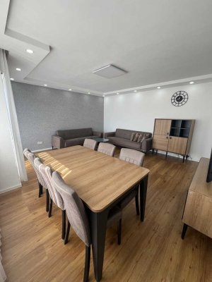 Exklusive, modernisierte 3-Zimmer-Wohnung mit Balkon und EBK in Leonberg