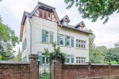 +++ 3 ZIMMER ALTBAUWOHNUNG UMGEBEN VON FELDERN UND NATUR +++