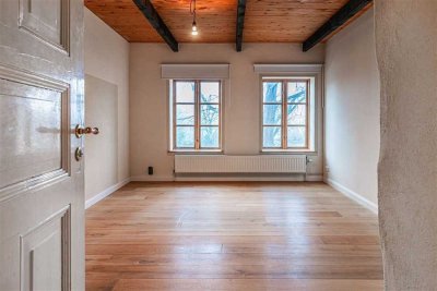 Liebhaber gesucht! Reetdach-Bauernhaus mit großer Yogahalle