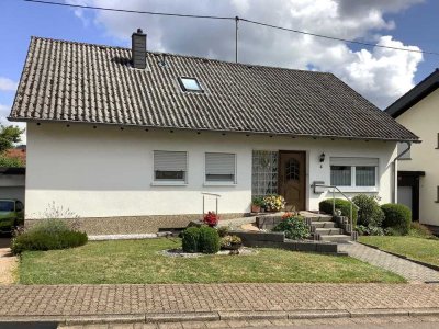 Ein-/Zweifamilienhaus mit großem Grundstück