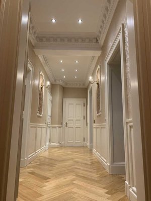 Geräumige, stilvolle 6-Raum-Hochparterre-Wohnung mit lux. Innenausstattung mit Balkon und EBK