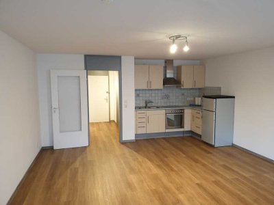 Schöne 1-Zimmer Wohnung mit geschlossenem Balkon im 1. OG in Kempten Innenstadt