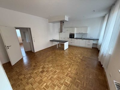 Gepflegte 2-Zimmer-Erdgeschosswohnung mit Garten und EBK in Aachen