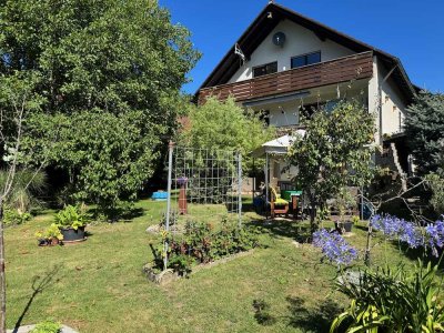 Blick ins Grüne: Gartenparadies, Werkstatt, viel Platz für Ihre Pläne