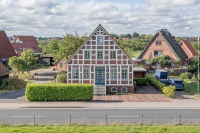 !Reserviert! Liebevoll restauriertes Kapitänshaus mit drei Ferienappartments! Direkt am Deich.