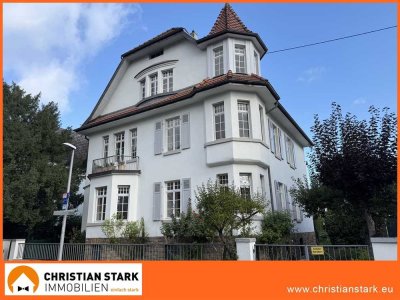 Erleben Sie das Turmzimmer in dieser edlen 3 Zimmer Altbauwohnung