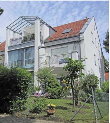 Schicke 2 Zimmer-Wohnung mit Balkon und Einbauküche in Friedberg West