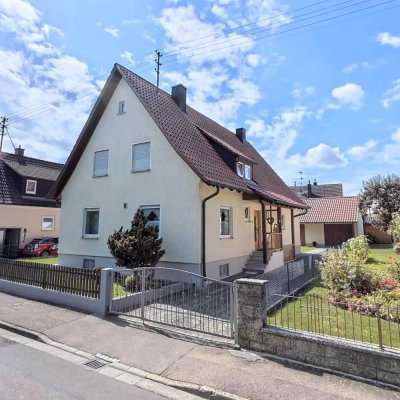 Charmantes Ein-/Zweifamilienhaus mit großem Garten und Garage