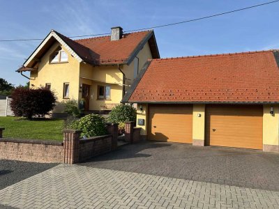 Modernisiertes Einfamilienhaus mit 8 Zimmern und Wellnessbereich in Breitscheid, Breitscheid