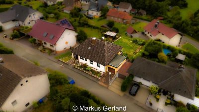 Traumhafter Fernblick garantiert - Einfamilienhaus mit Einliegerwohnung und PV-Anlage