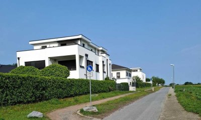 Moderne große Maisonettewohnung mit umlaufender Dachterrasse und 2 Balkonen