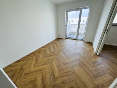 Balkon zum Innenhof! Neubau, 2-Raum direkt in Adlershof mit EBK!