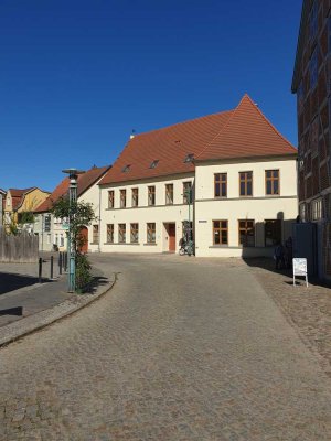 Exklusiv ausgestattete 4-Zimmer-Wohnung mit Dachterrasse in der Altstadt von Güstrow