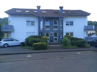 Stilvolle, 4-Raum-Erdgeschosswohnung mit geh. Innenausstattung mit Balkonen
