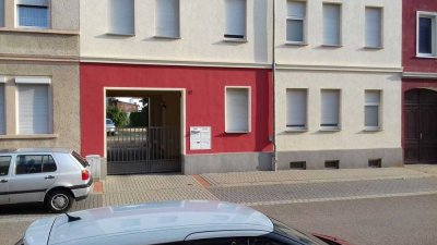 Altersgerechte 2-Raum-Erdgeschosswohnung mit Terasse / Garten in Roßlau
