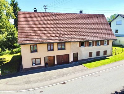 Doppelhaus der Möglichkeiten – Großes Grundstück mit vielseitigem Entwicklungspotenzial