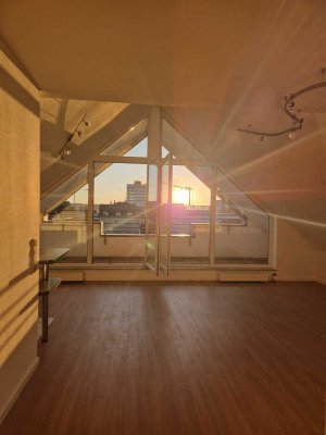 Stilvolle 2,5-Zimmer-Maisonette-Wohnung mit Balkon und Einbauküche in Göppingen