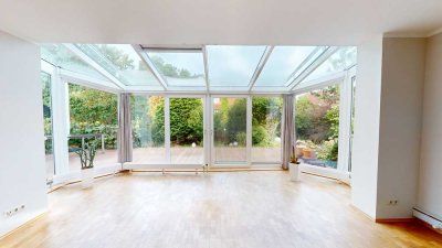 Freistehendes Einfamilienhaus mit großen Wintergarten