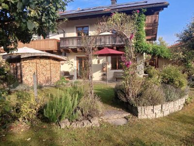 Gepflegte und lichtdurchflutete Doppelhaushälfte mit Dachgeschossausbau in sehr ruhiger Lage