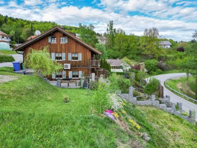 Wohnkomfort auf kleinem Raum – mit Galerie, Sauna und Gartenidylle zum Verlieben.