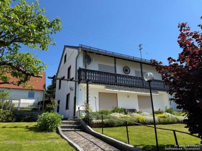 Attraktive Doppelhaushälfte mit großzügigem Raumangebot und traumhaftem Garten in idyllischer Lage