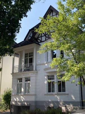 Sonnige zwei Zimmer,- Küche, Bad- Wohnung in einem gepflegten Altbau in der Bielefelder City.