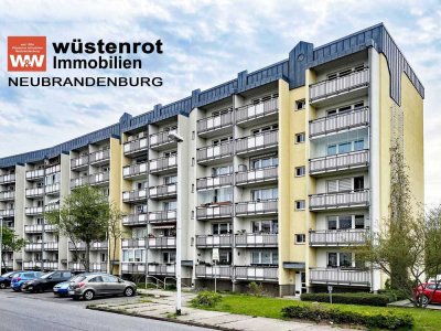 MIT BALKON: RENOVIERTE UND HELLE DREI-RAUM-WOHNUNG MIT KELLERRAUM