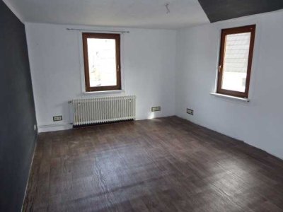 Handwerker aufgepasst ! Zweifamilienhaus mit Scheune und zusätzlichem Ausbaupotenzial