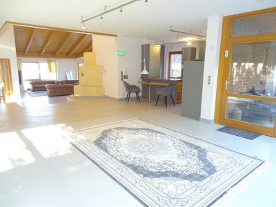 Luxuriös ausgestattete Villa mit Pool, Sauna, Kamin und Solaranlage.
