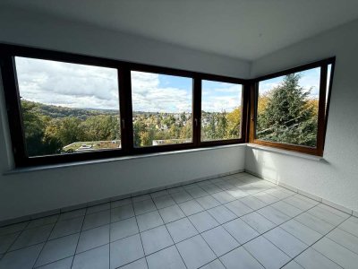 Sehr schöne und frisch renovierte 2-Zimmer-Wohnung mit Balkon in Pforzheim TOP- Lage