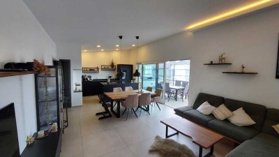 Exklusive Penthouse-Wohnung mit großem Balkon, hochwertiger Ausstattung und guter Verkehrsanbindung