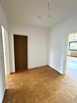Schöne Zweizimmerwohnung mit großem Balkon und Stellplatz