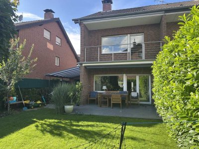 Stilvolles, großes und vollständig renoviertes Haus mit fünf Zimmern im Süden von Neuss