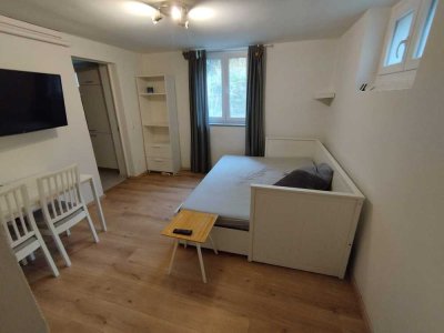 Sonnige, voll möblierte 1,5-Zimmer-Wohnung mit Gartenmitbenutzung