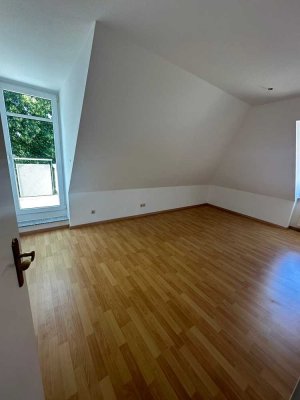 Schöne und gepflegte 3-Raum-Maisonette-Wohnung mit Balkon in Coswig