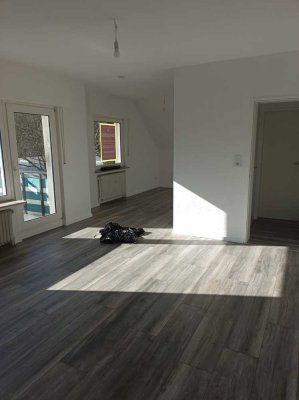 2 Zimmer Dachgeschoss Wohnung - frisch Renoviert